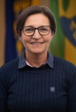 Manuela_Lauterbach_mit_Hintergrund_0-1-150×220